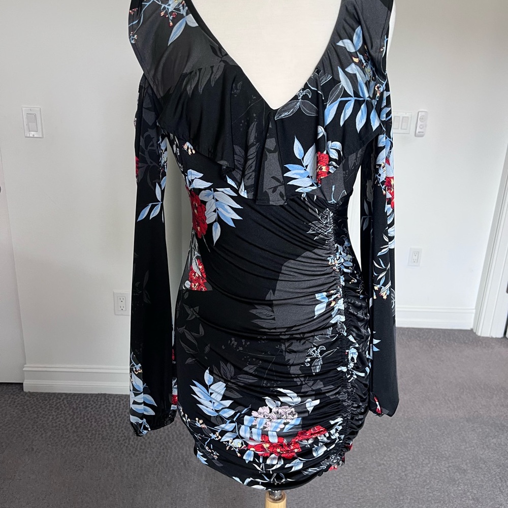 Very pretty dress by GUESS . Very good condition. One time worn